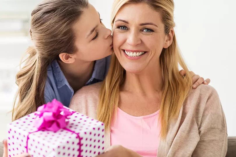Perfumes, roupas e cosméticos lideram o ranking de presentes para o Dia das Mães