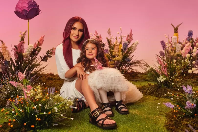 Ex RBD lança collab inédita com Moleca e Molekinha ao lado da filha