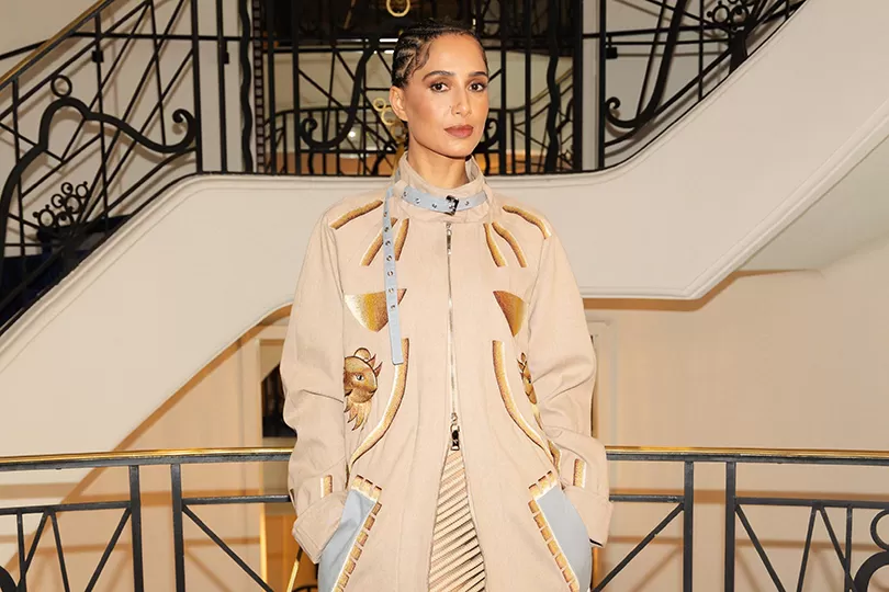 Camila Pitanga veste parceria da Misci com Instituto Riachuelo no Festival de Cannes 2025